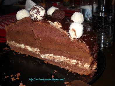 Rețetă Tort 100% ciocolata - tort razvan