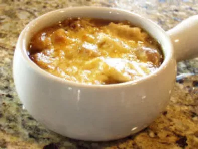 French onion soup sau supa frantuzeasca de ceapa