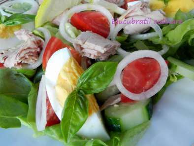 Salată verde cu ton