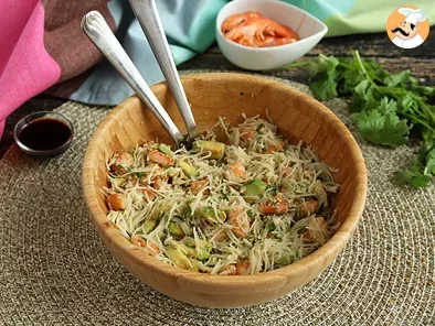 Rețetă Salata cu fidea de orez, creveti, avocado, ou si coriandru