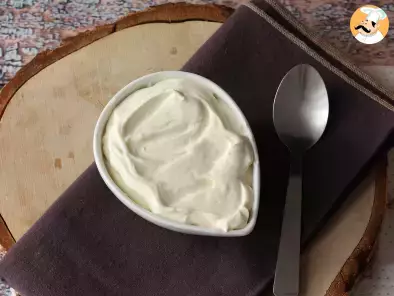 Rețetă Frișca cu vanilie, toppingul perfect pentru prăjiturile tale în straturi!
