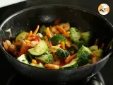Etapa 4 - Legume si creveti la wok