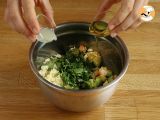 Etapa 3 - Salata cu fidea de orez, creveti, avocado, ou si coriandru