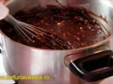 Etapa 5 - Tort cu crema de ciocolata (reteta video)