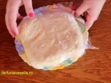 Etapa 3 - Cornulete cu gem de prune si nuca (reteta video)
