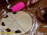 Etapa 5 - Cornulete cu gem de prune si nuca (reteta video)