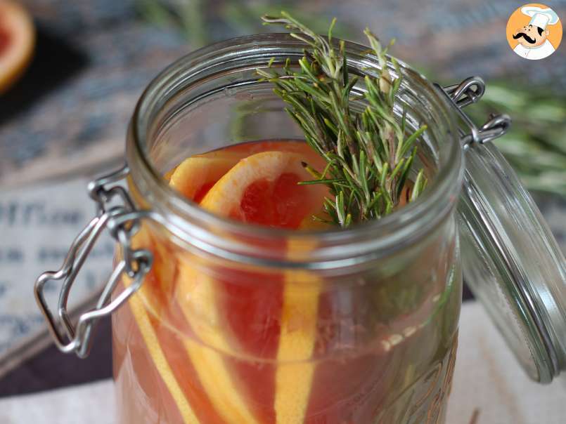 Apă aromată cu grapefruit și rozmarin: bautură detox de vară, fără adaos de zahăr! - poza 2