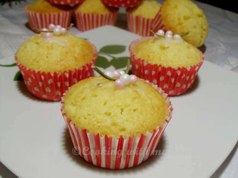 Briose cu rozmarin si lamaie (Cupcakes with rosemary and lemon) - poza 2