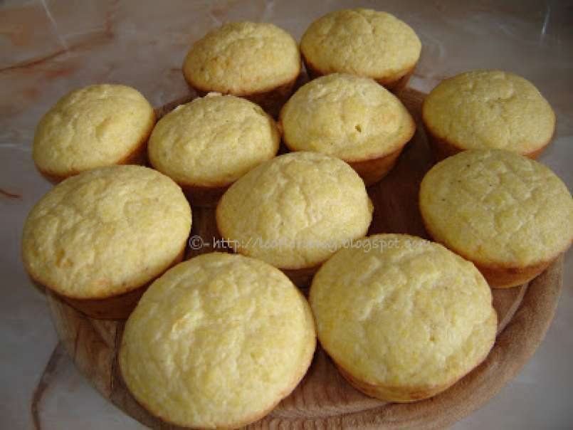 Briose de mamaliga / Polenta muffins - poza 3