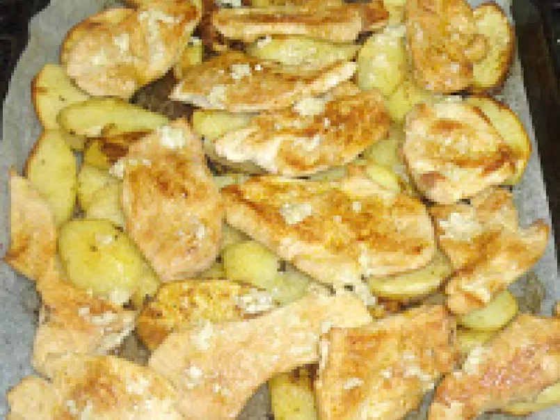 Cartofi la cuptor cu gratar de pui si sos tzatziki (4 persoane)