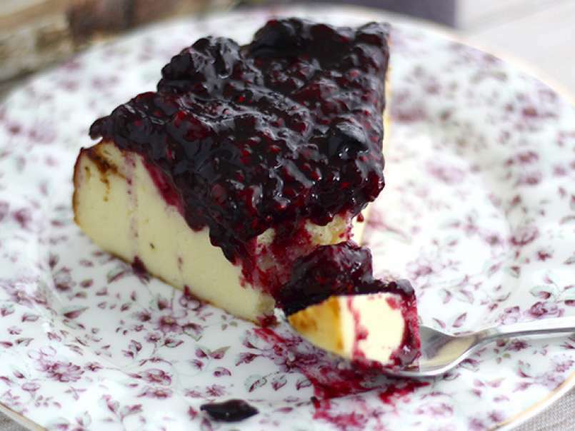 Cheesecake cu lapte condensat indulcit si gem de fructe rosii - poza 4