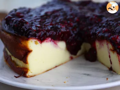 Cheesecake cu lapte condensat indulcit si gem de fructe rosii - poza 3