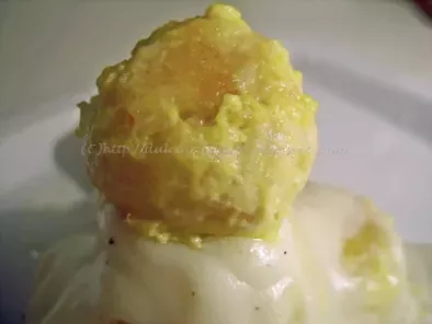 Chiftelute cu sos alb de cascaval
