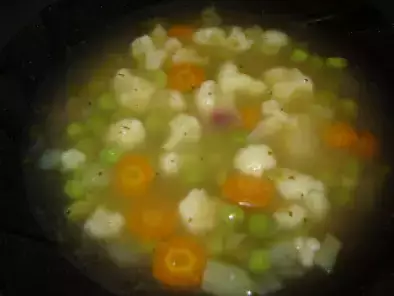 Ciorba cu conopida si mazare / Cauliflower and peas soup