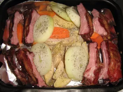 Coaste afumate de porc la cuptor cu cartofi si ceapa - poza 2