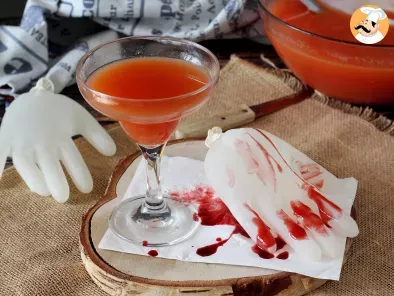Cocktail de Halloween și cub de gheață în formă de mână - poza 4