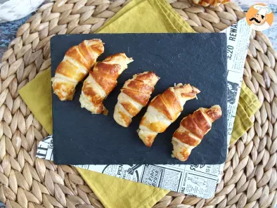 Croissante din foietaj cu bechamel, șuncă și cașcaval - poza 6