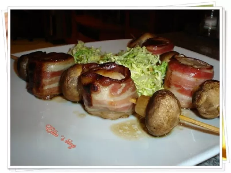 Frigarui din muschiulet de porc, bacon si ciuperci - poza 9