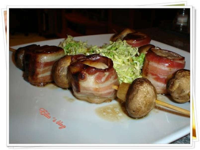 Frigarui din muschiulet de porc, bacon si ciuperci - poza 8