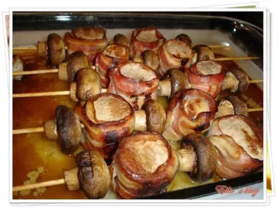 Frigarui din muschiulet de porc, bacon si ciuperci - poza 5