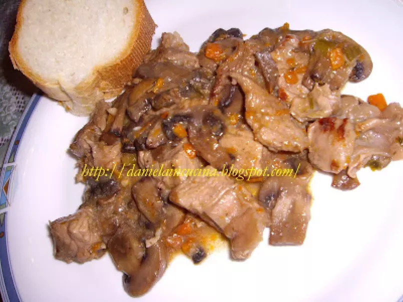 Mincarica cu carne de vita si ciuperci/Spezzatino di vitello coi funghi - poza 9