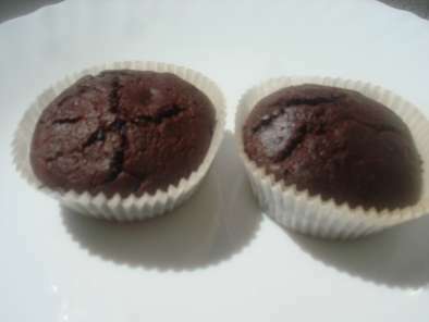 Muffins cu cacao si bucati de ciocolata