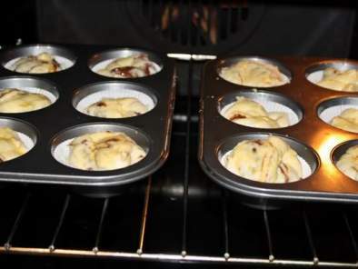 Muffins cu crema de ciocolata, din aluat dospit - poza 4