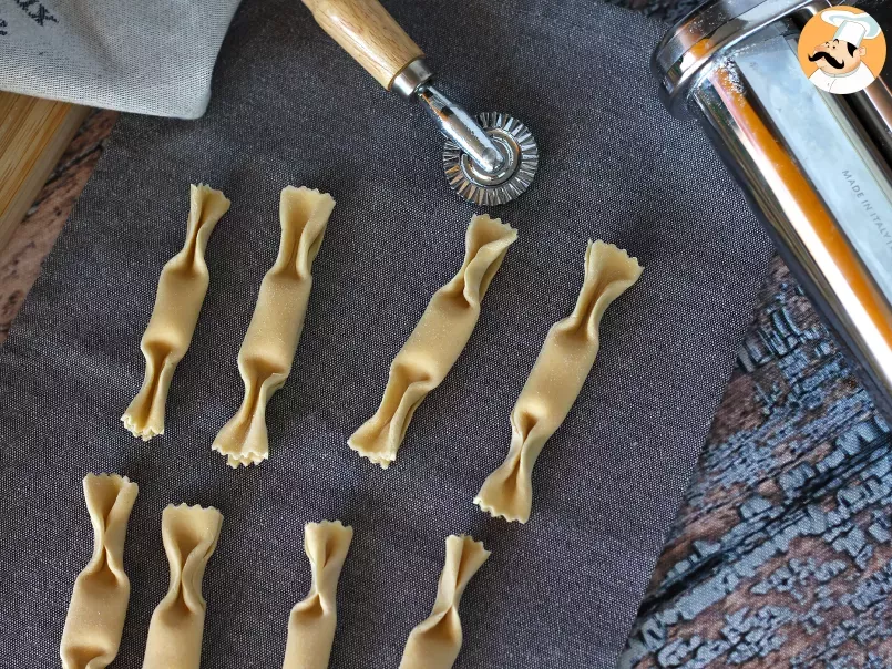 Paste Caramelle, ravioli în formă de bomboane, umplutute cu dovleac și ricotta - poza 5