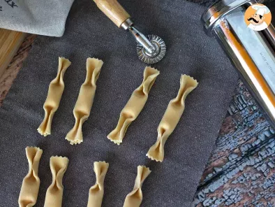 Paste Caramelle, ravioli în formă de bomboane, umplutute cu dovleac și ricotta - poza 5