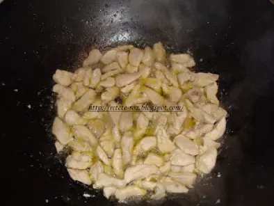 Piept de pui cu legume in wok - poza 2