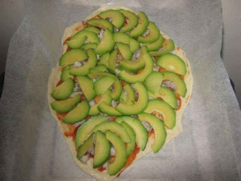 Pizza cu peste, avocado si kiwi - poza 4