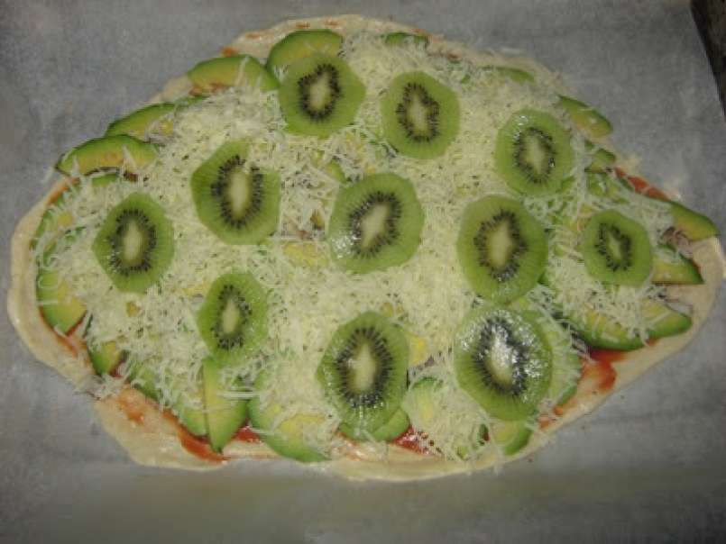 Pizza cu peste, avocado si kiwi - poza 6