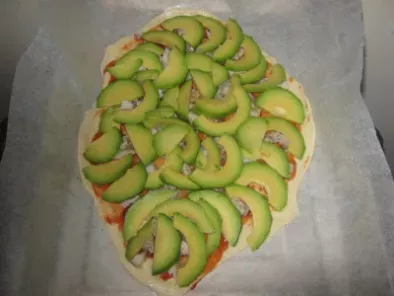 Pizza cu peste, avocado si kiwi - poza 4