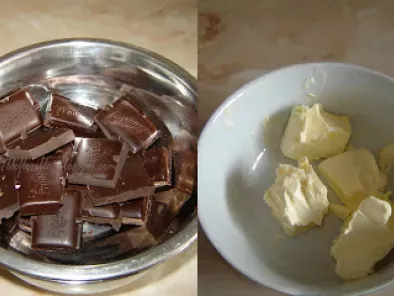 Prajitura cu mousse de ciocolata si mousse de piersici - poza 3