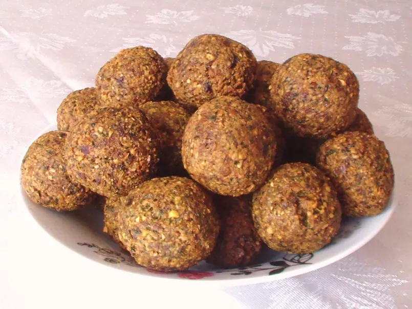 Rețetă Falafel - chifteluţe din năut (reteta video) - poza 2