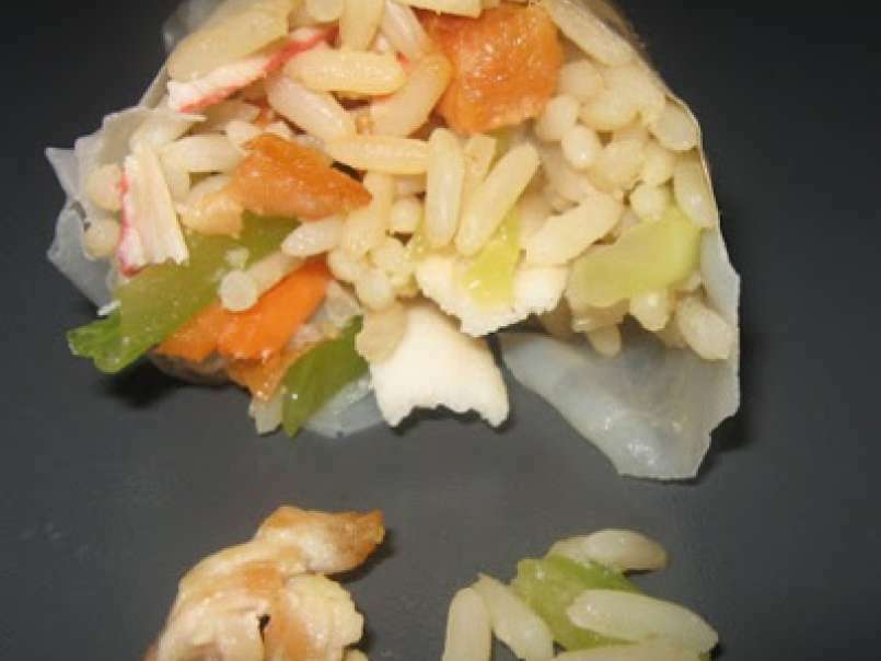Salata asiatica cu pui, orez si surimi