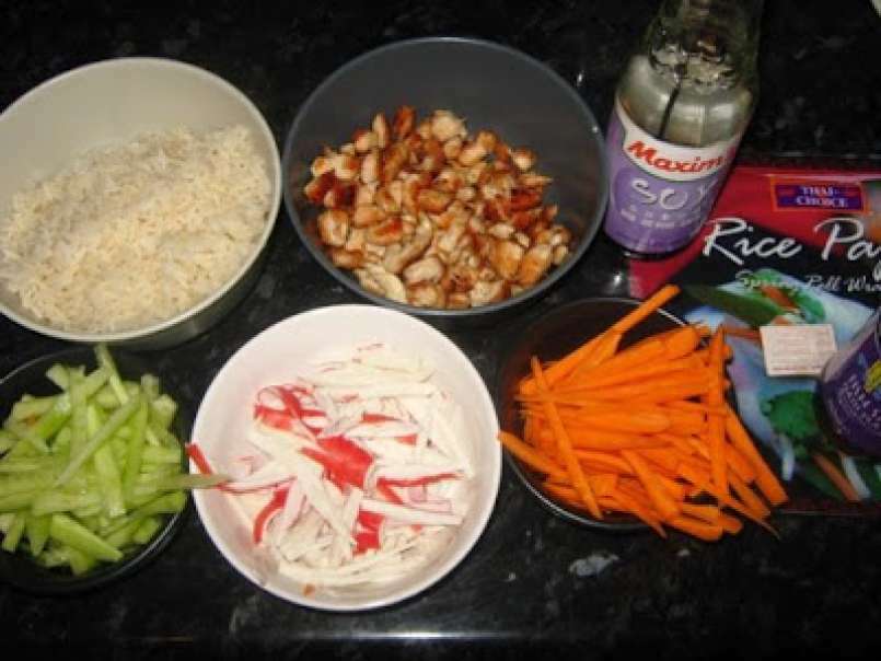 Salata asiatica cu pui, orez si surimi - poza 3