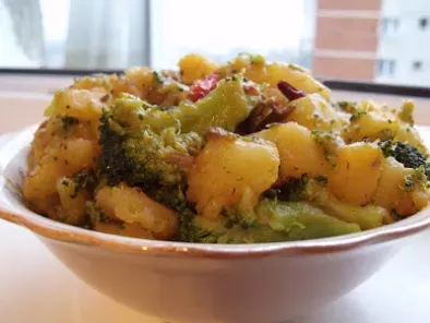 Salata calda de cartofi si broccoli (warm potatoes and broccoli salad) - poza 3
