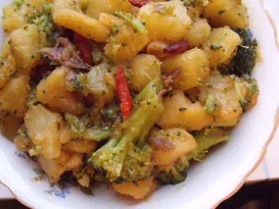 Salata calda de cartofi si broccoli (warm potatoes and broccoli salad) - poza 4