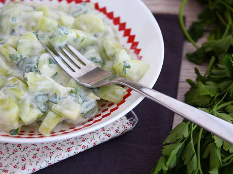 Salata de castraveti cu sos de iaurt - poza 2