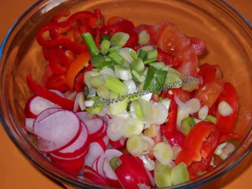 Salata de paste cu legume crude si aburite servit cu dresing de brocoli - poza 4