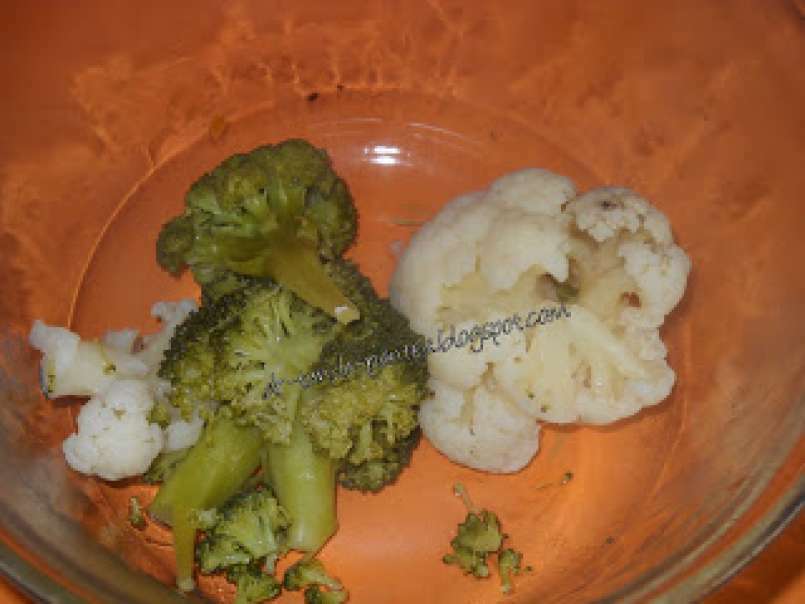Salata de paste cu legume crude si aburite servit cu dresing de brocoli - poza 5