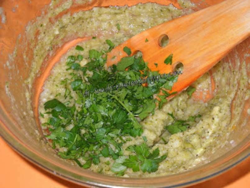 Salata de paste cu legume crude si aburite servit cu dresing de brocoli - poza 7