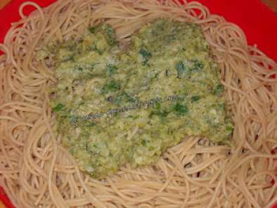 Salata de paste cu legume crude si aburite servit cu dresing de brocoli - poza 8