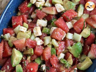 Salată de pepene verde, feta, avocado și castraveti: extra fresh! - poza 3
