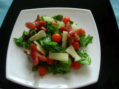 Salata de spanac crud cu carnati - poza 3