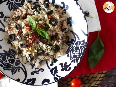 Salată mediteraneană de orez: ton, măsline, roșii uscate și lămâie - poza 3