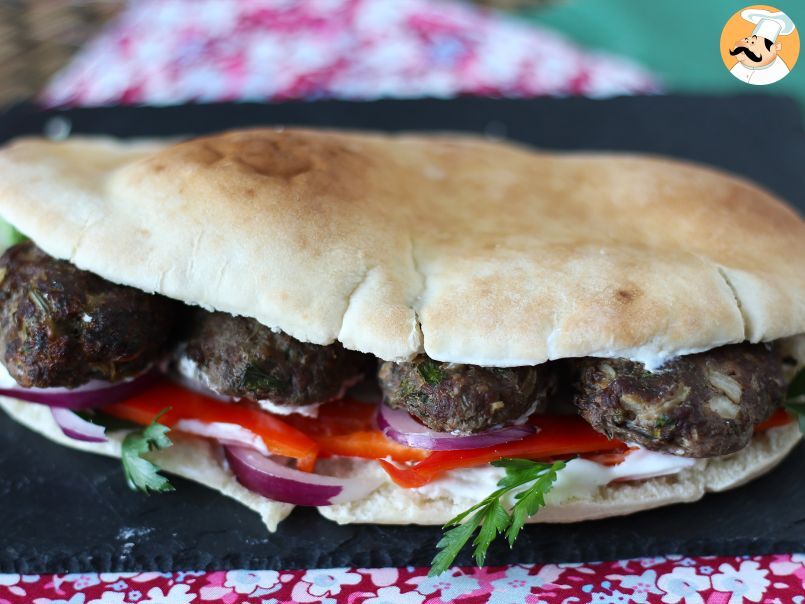 Sandvișuri turcești cu chiftele Köfte - poza 3
