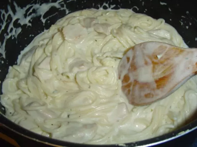 Spaghete cu sos alb si carne de pui - poza 5