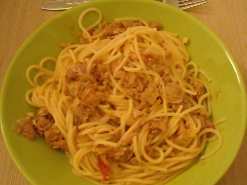 Spaghete picante cu ton - poza 2